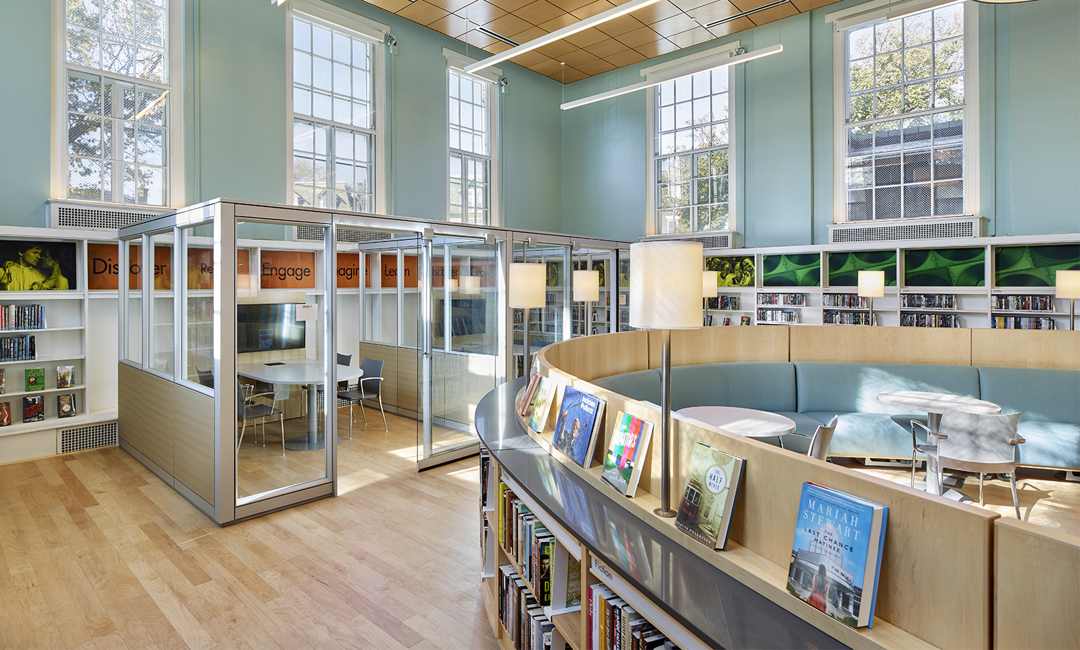 Curved Library shelving with seating