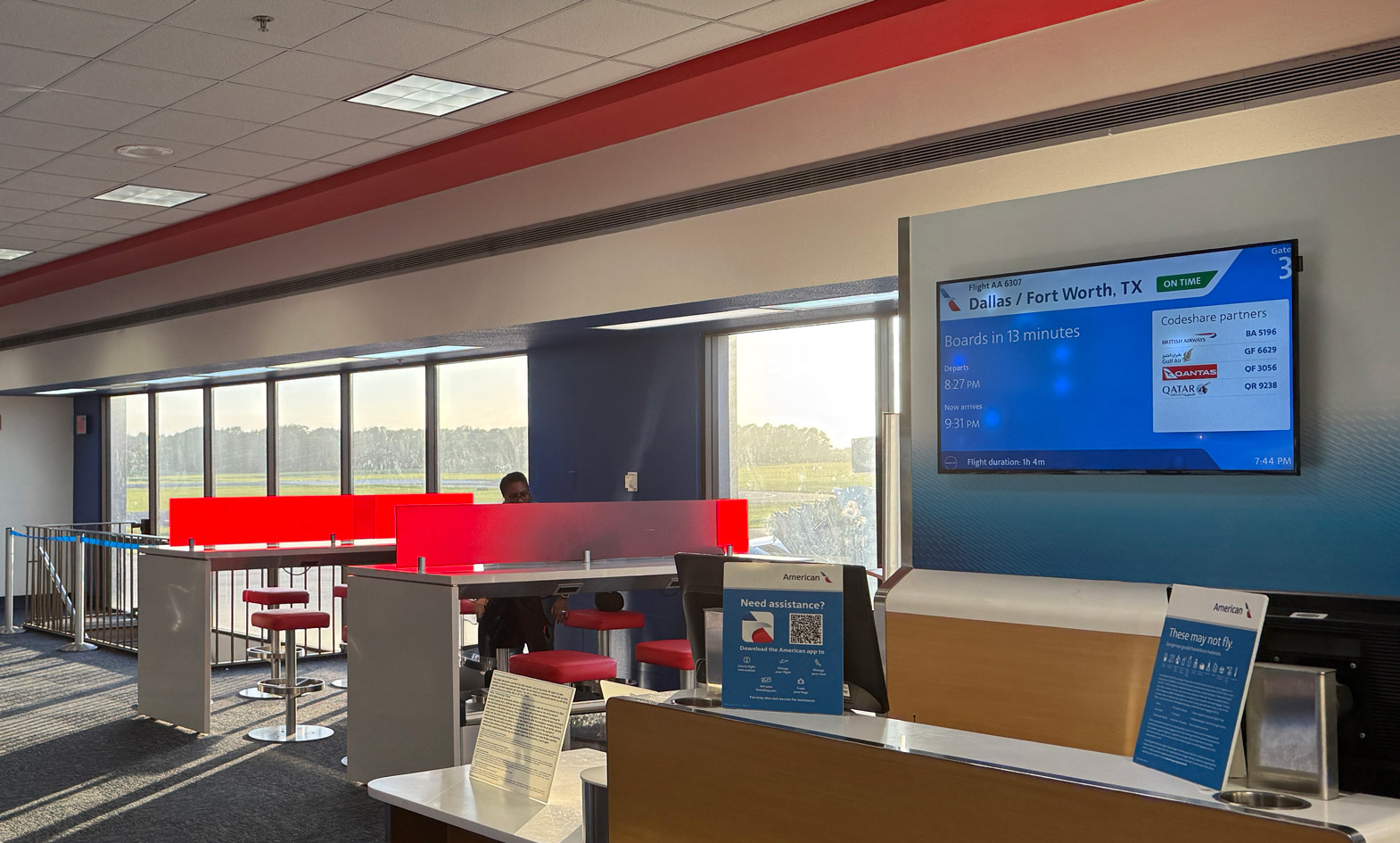 Power bars at gate hold room in Shreveport Airport