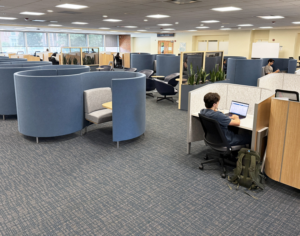 Students using AGATI Cove Carrels and blue POD study carrels in UVA’s Claude Moore Health Sciences Library.